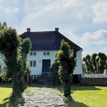 Bosvik Gard, Nyrenovert Leilighet I Hovedhus Fra 1756 Risør Eksteriør billede