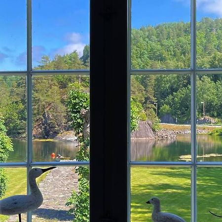 Bosvik Gard, Nyrenovert Leilighet I Hovedhus Fra 1756 Risør Eksteriør billede