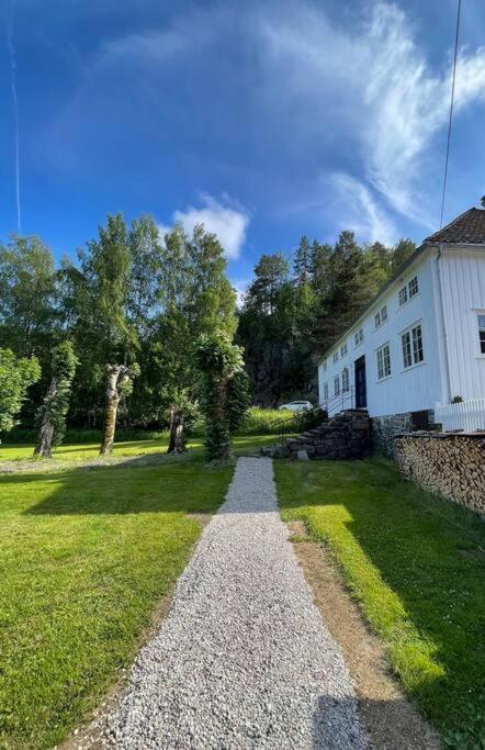 Bosvik Gard, Nyrenovert Leilighet I Hovedhus Fra 1756 Risør Eksteriør billede
